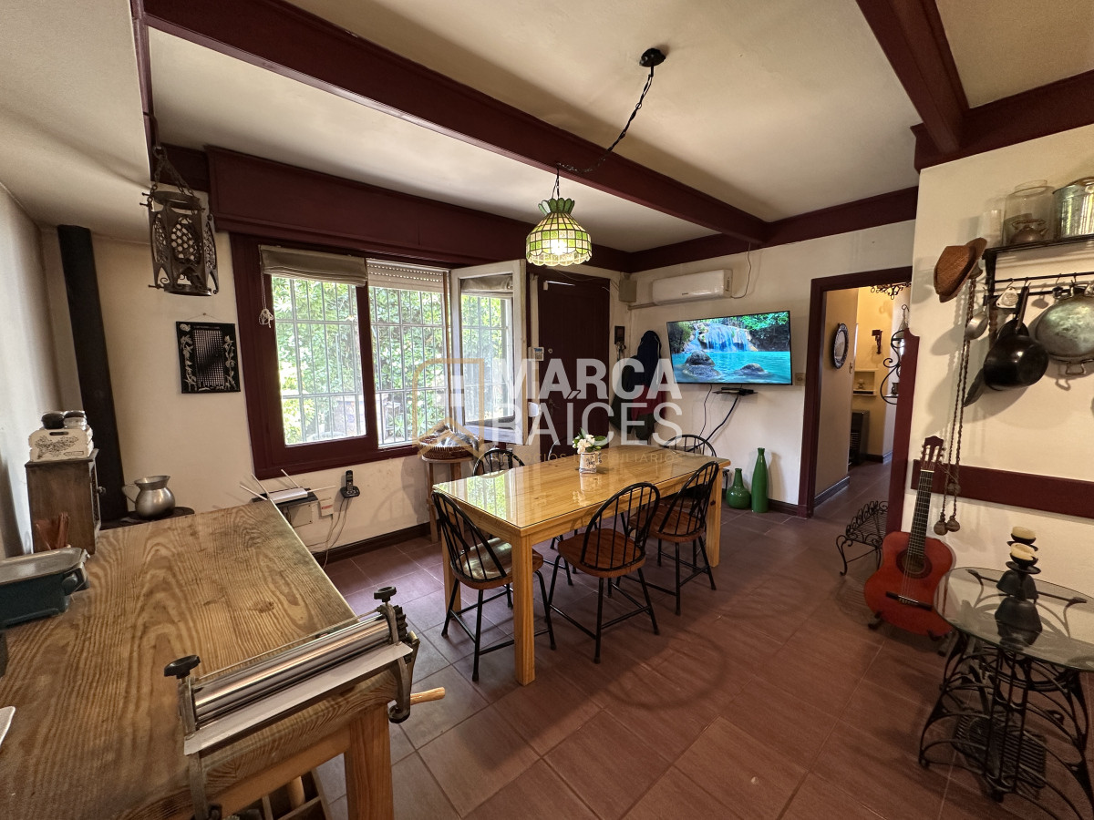 Casa ID.1076 - Casa En Venta 2 Plantas Unica Con Esta Construccion Equipada Terreno 950 m2 Mucha Seguridad Posibilidad de 2 Casas Piedras Blancas Montevideo