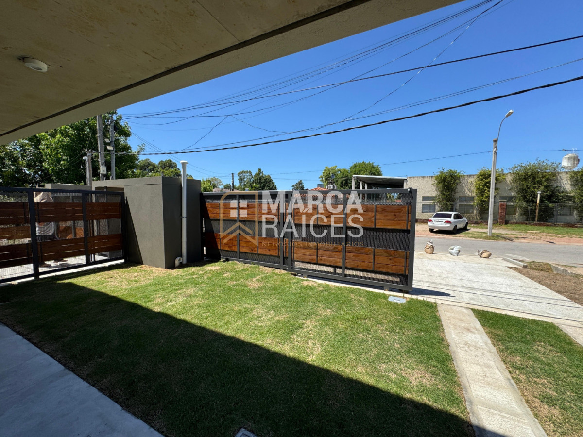 Casa ID.1810 - Venta Casa 3 Dormitorios en Ciudad de la Costa - Jardín Privado - Ley de Vivienda Promovida Aptas Banco Cochera Doble Canelones