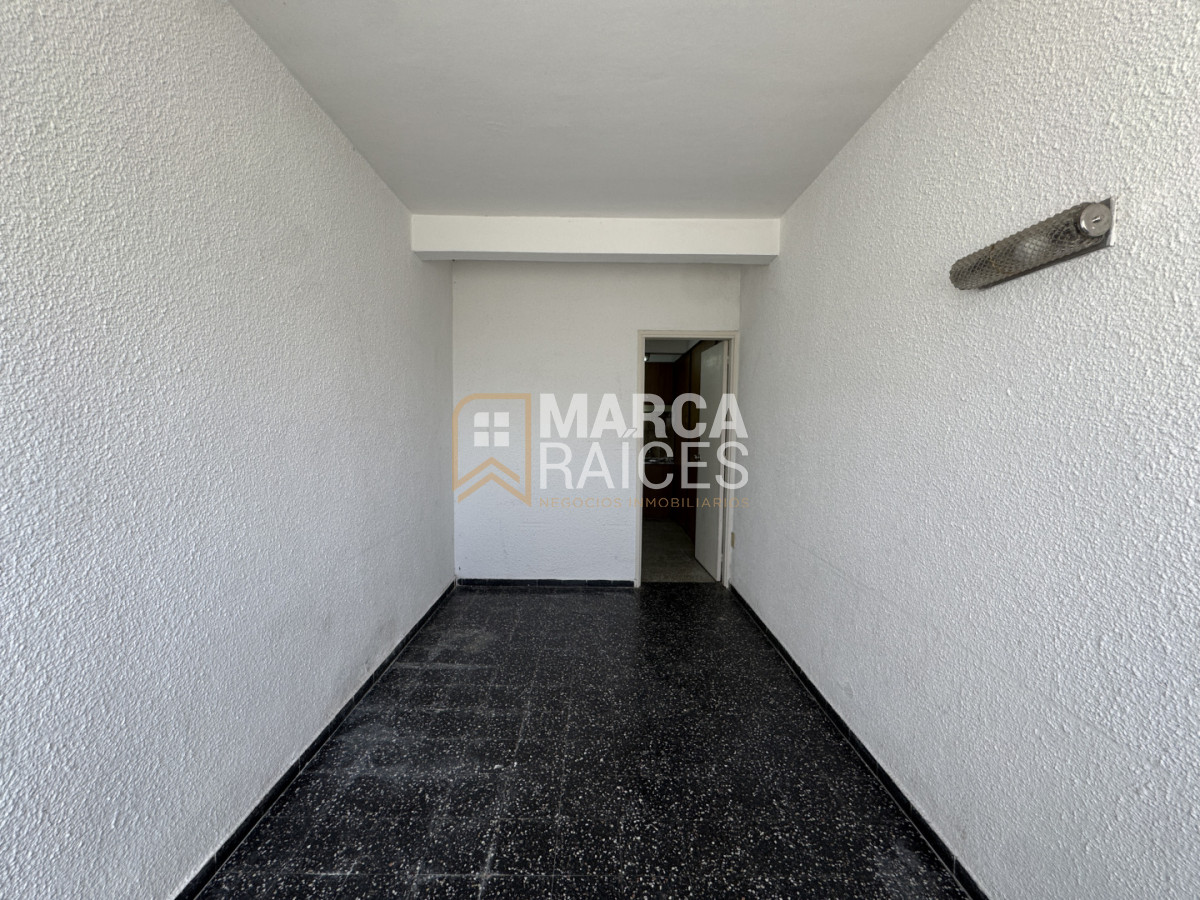 Casa ID.2763 - Venta Casa 4 Dormitorios Las Acacias, a una cuadra y media de Av. General Flores Montevideo