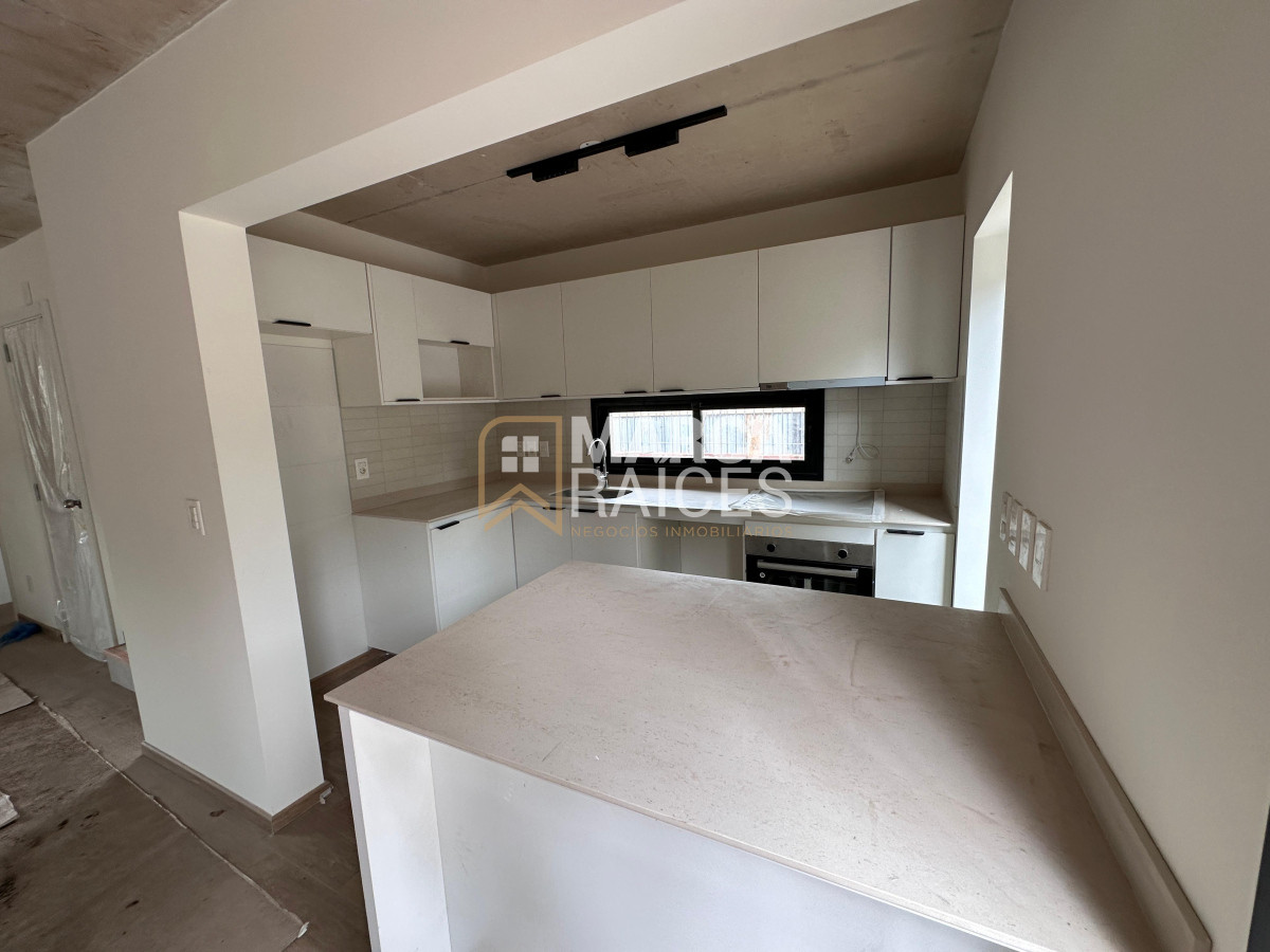 Casa ID.1331 - Venta casa de 3 dormitorios 2 baños parrillero y cochera en complejo privado a estrenar Prado Montevideo