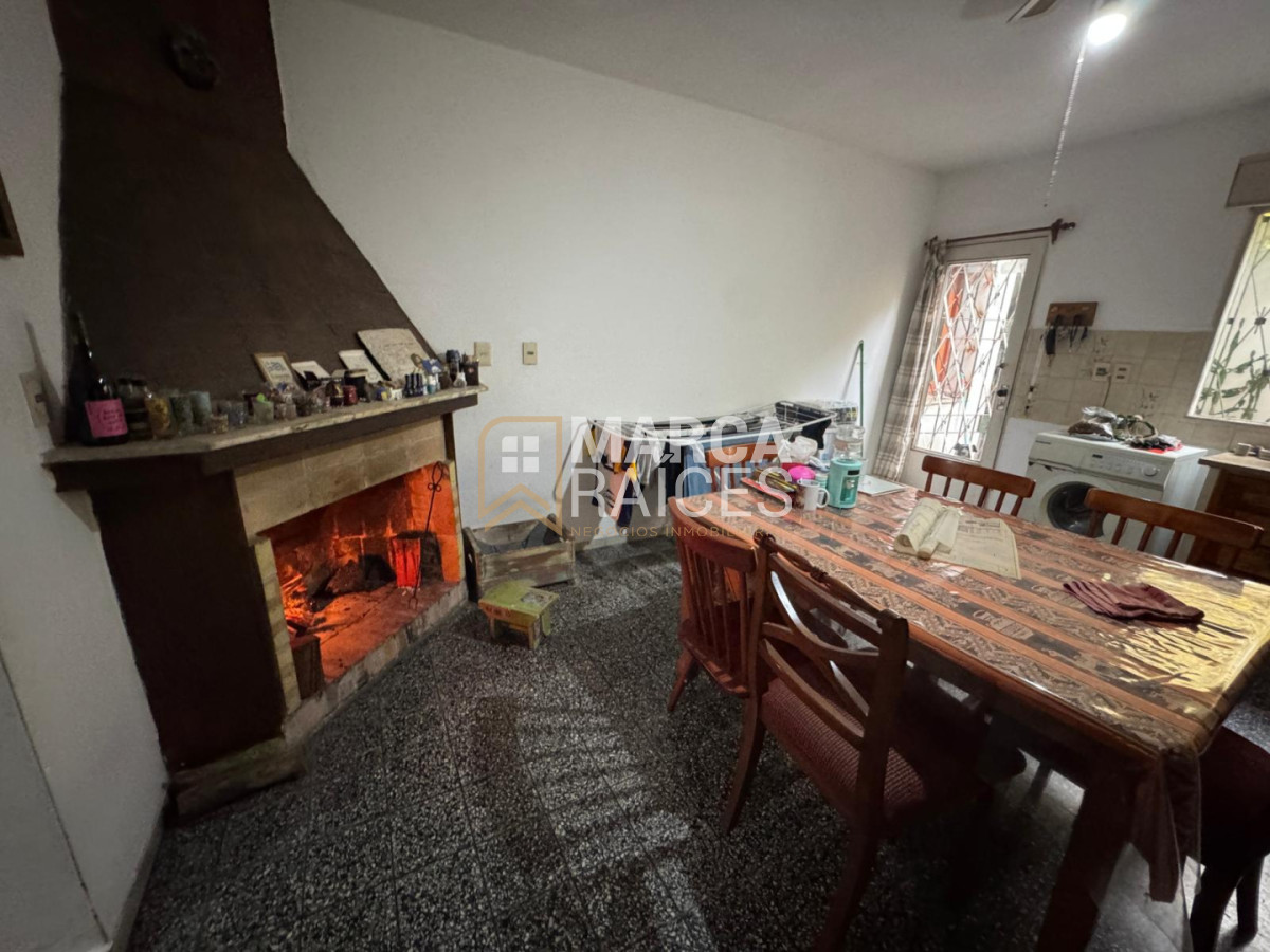Casa ID.2027 - Venta Casa 3 Dormitorios 2 Baños Garage Patio Parrillero La Comercial Montevideo