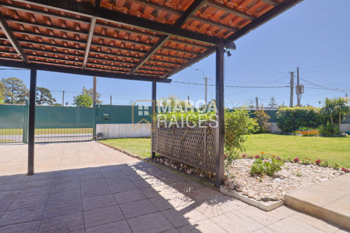 Casa ID.1705 - Casa Venta 3 Dormitorios 2 Baños Doble Garage Sur de Carrasco (San Jose de Carrasco)
