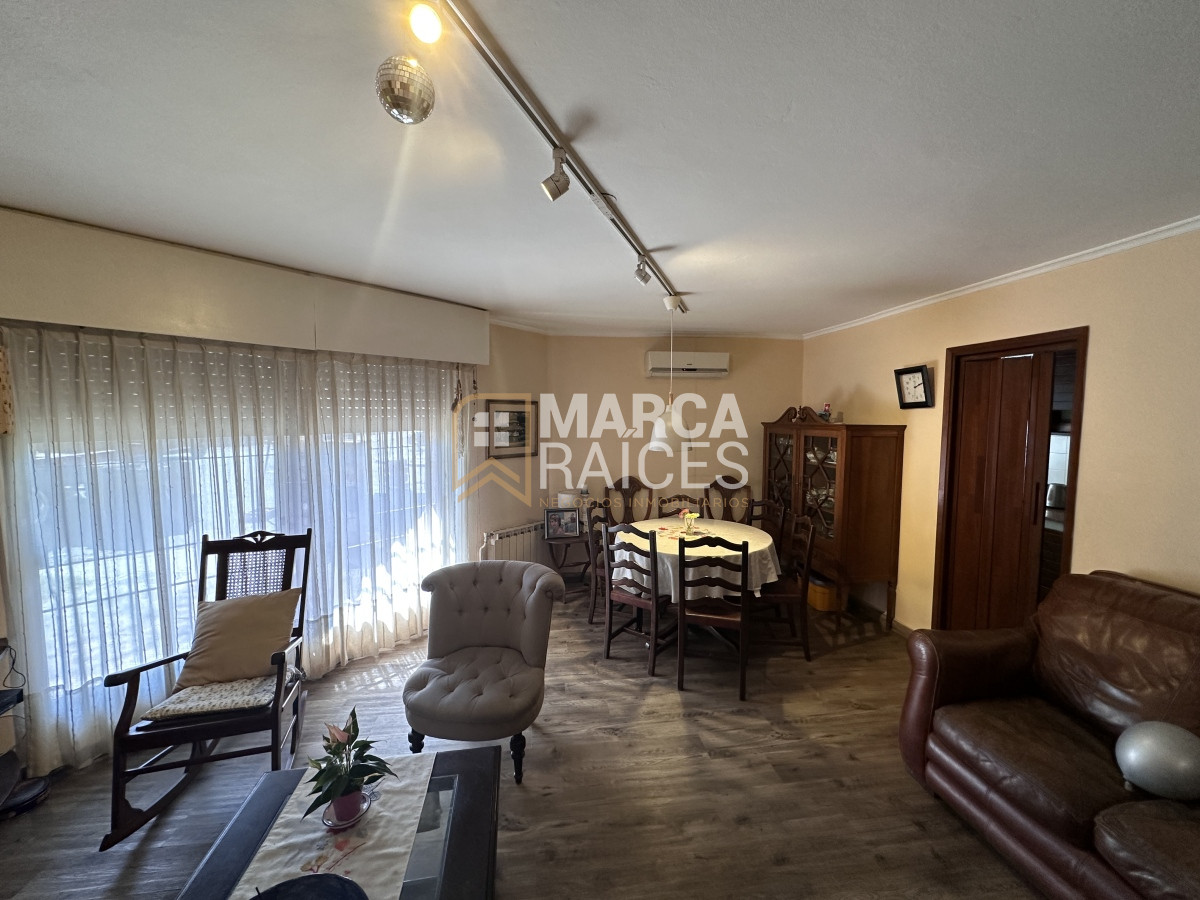 Casa ID.1073 - Venta Casa 4 Dormitorios 3 Baños Patio con Parrillero Parque Batlle Montevideo
