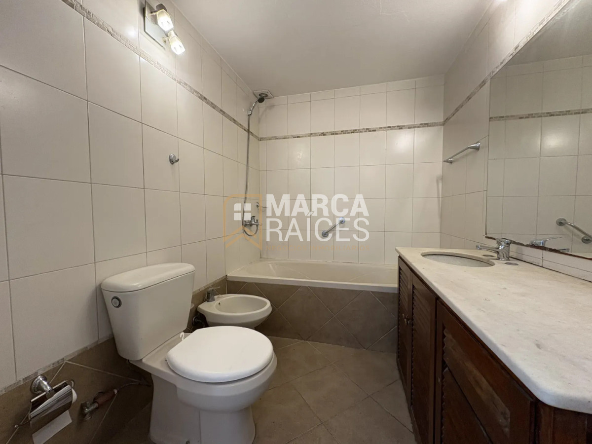 Casa ID.2086 - Alquile Casa De 3 Dormitorios Estufa a Leña Azotea Garaje En Unión Montevideo