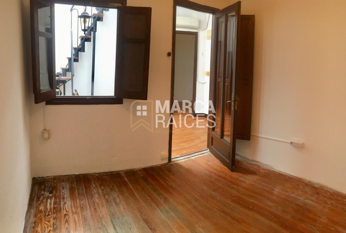 Casa ID.1899 - Venta Apartamento tipo casa 3 Dormitorios a reciclar Sin Gastos Comunes En Excelente Ubicación Pocitos