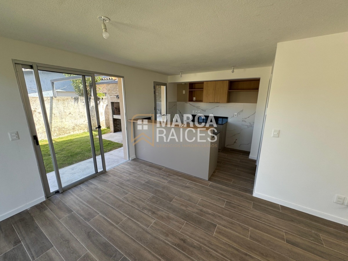 Casa ID.1810 - Venta Casa 3 Dormitorios en Ciudad de la Costa - Jardín Privado - Ley de Vivienda Promovida Aptas Banco Cochera Doble Canelones