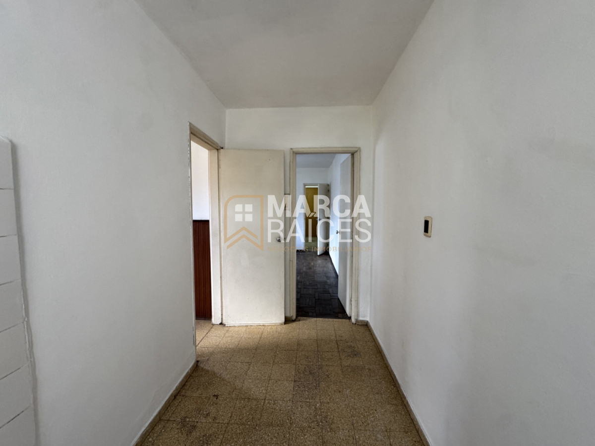 Casa ID.2763 - Venta Casa 4 Dormitorios Las Acacias, a una cuadra y media de Av. General Flores Montevideo