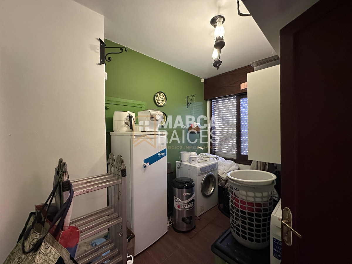 Casa ID.1076 - Casa En Venta 2 Plantas Unica Con Esta Construccion Equipada Terreno 950 m2 Mucha Seguridad Posibilidad de 2 Casas Piedras Blancas Montevideo