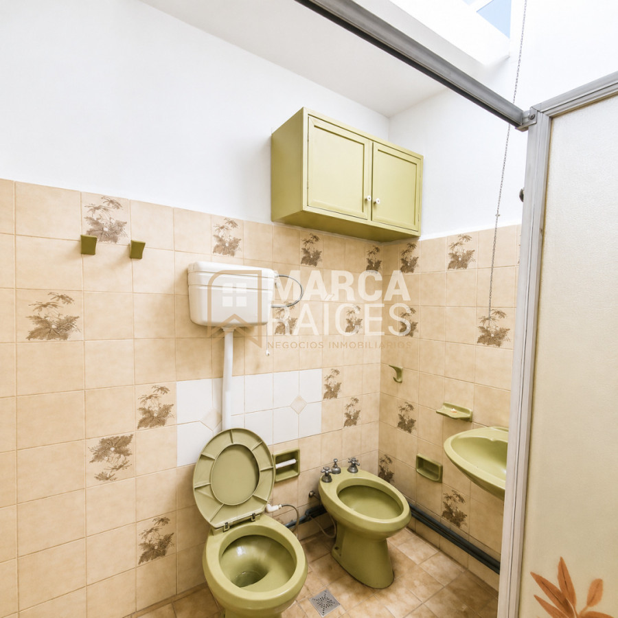 Casa ID.2088 - Alquiler Casa 2 Dormitorios Cocina Definida Living Amplio con Estufa a Leña Cochera Las Acacias Montevideo