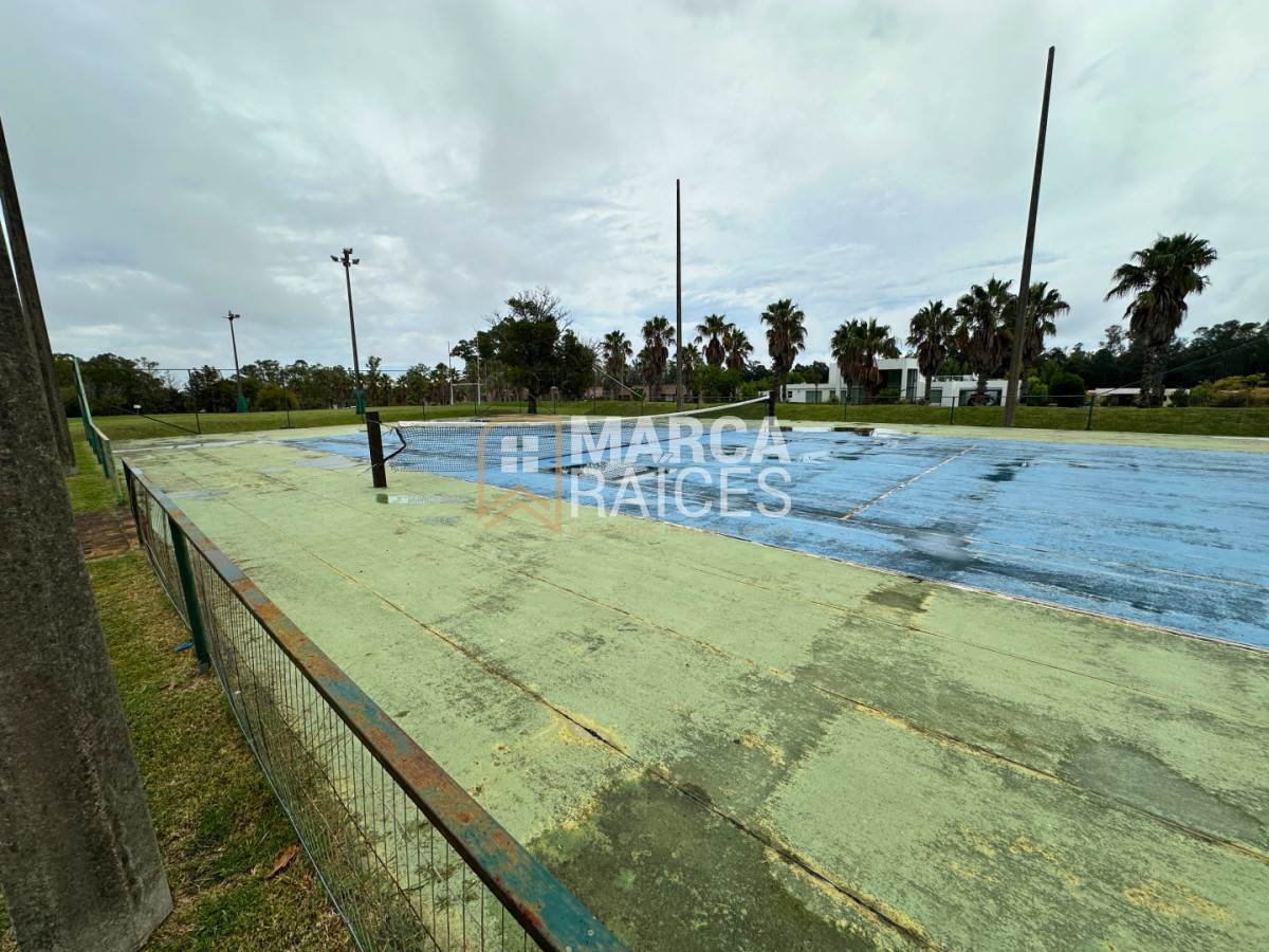 Casa ID.1721 - Venta Casa Premium 4 Dormitorios 2 Baños Cumbres de Carrasco (Barrio Privado) Canelones