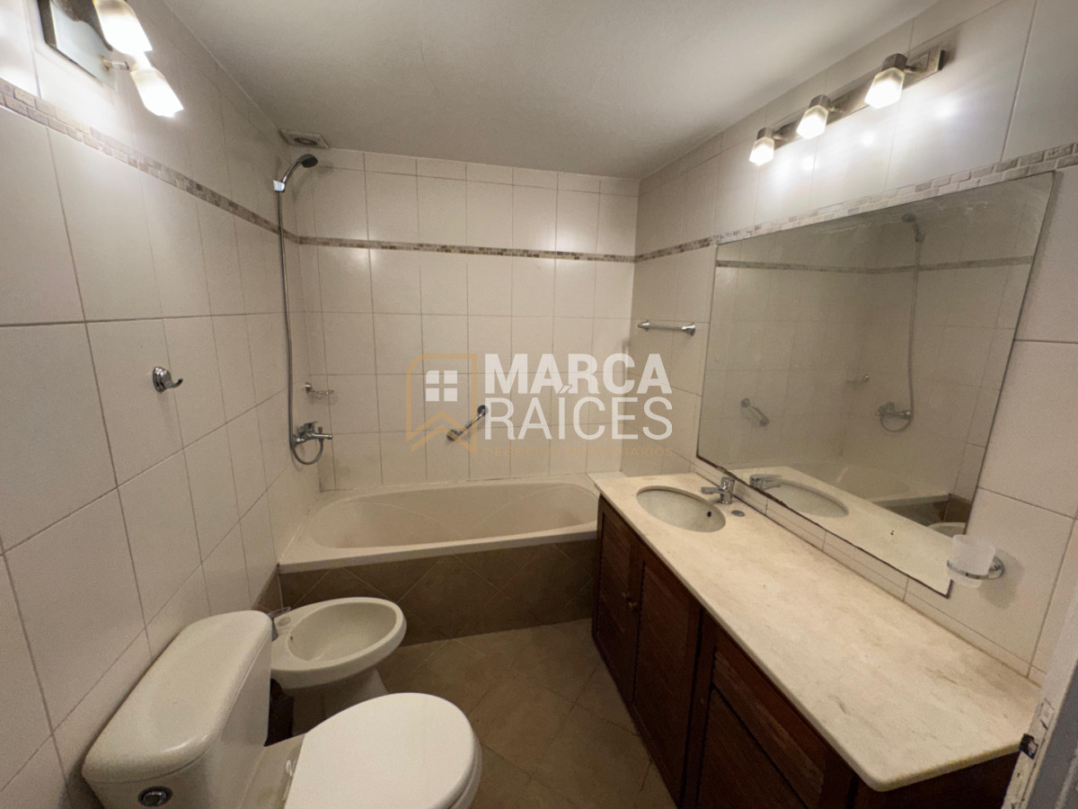 Casa ID.2086 - Alquile Casa De 3 Dormitorios Estufa a Leña Azotea Garaje En Unión Montevideo