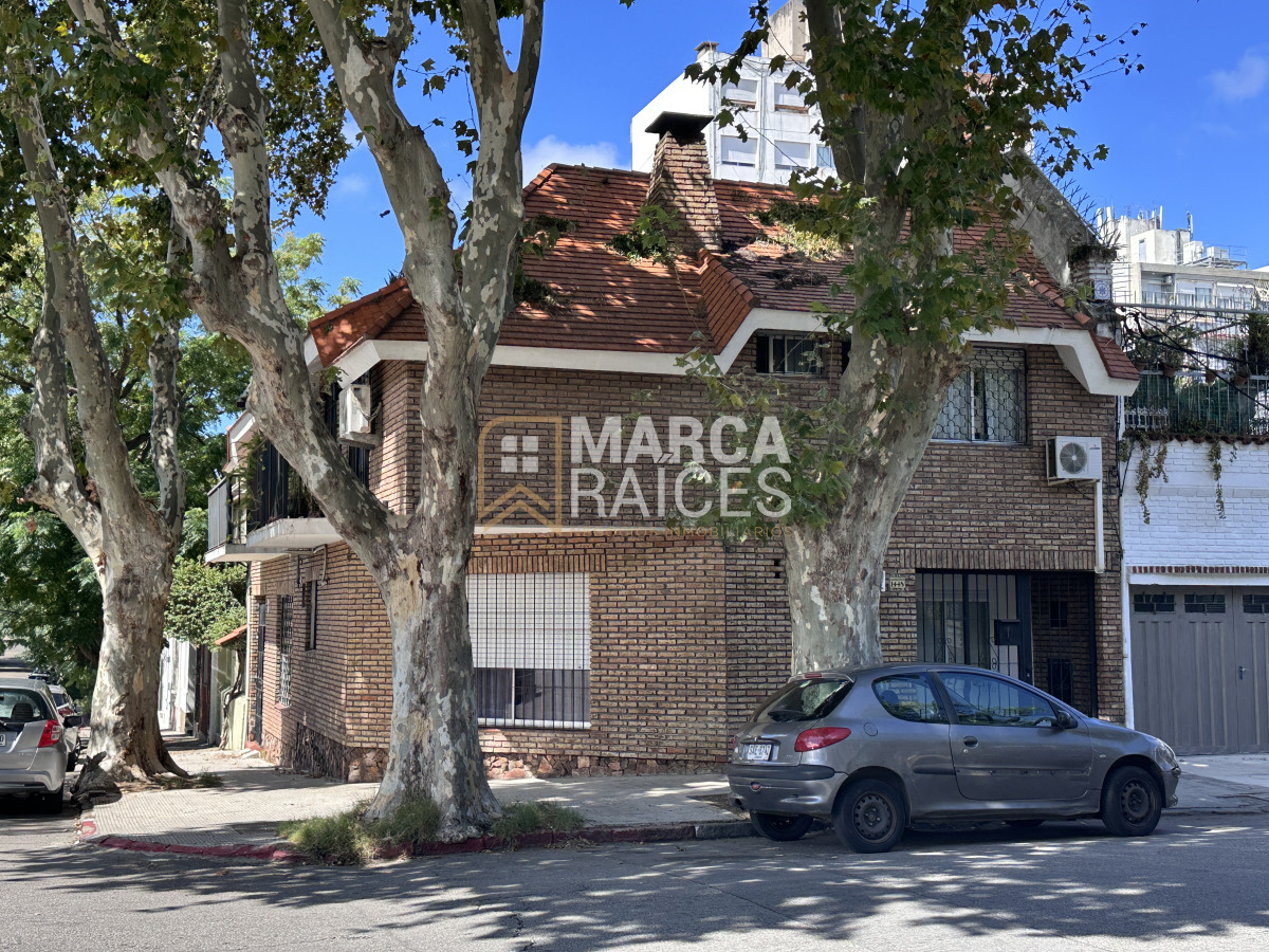 Casa ID.1073 - Venta Casa 4 Dormitorios 3 Baños Patio con Parrillero Parque Batlle Montevideo