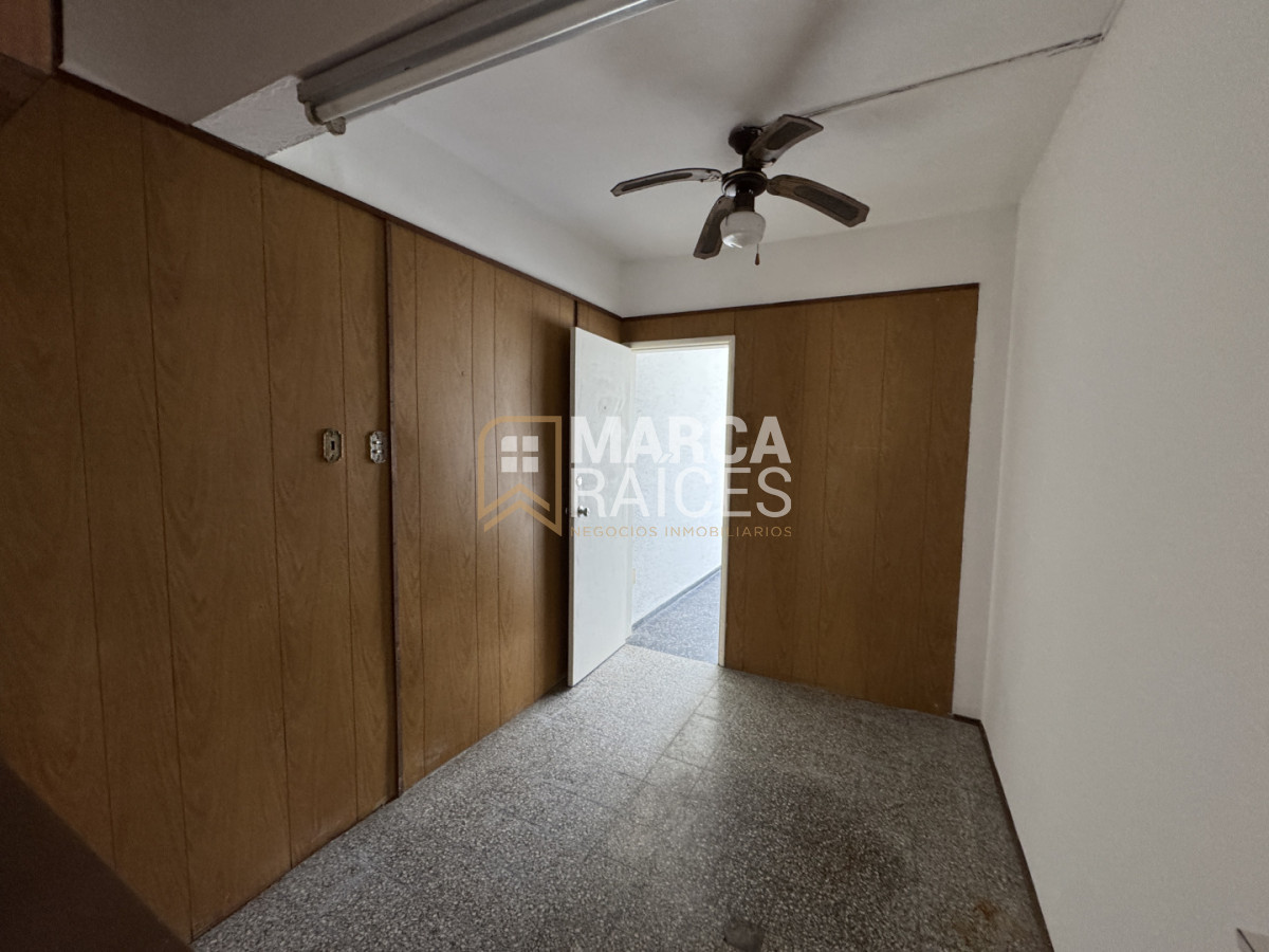 Casa ID.2763 - Venta Casa 4 Dormitorios Las Acacias, a una cuadra y media de Av. General Flores Montevideo