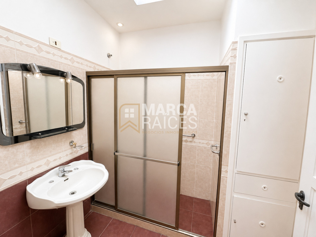 Casa ID.2580 - Alquiler Casa Pocitos 3 dormitorios 3 baños Terraza con parrillero Ideal Vivienda o Empresa Pocitos Montevideo