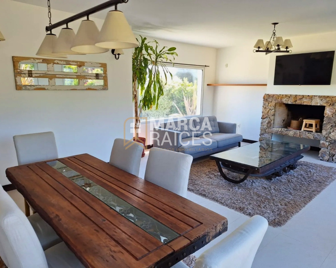 Casa ID.1803 - Casa en Venta Premium Altos de La Tahona 4 Dormitorios 4 Baños