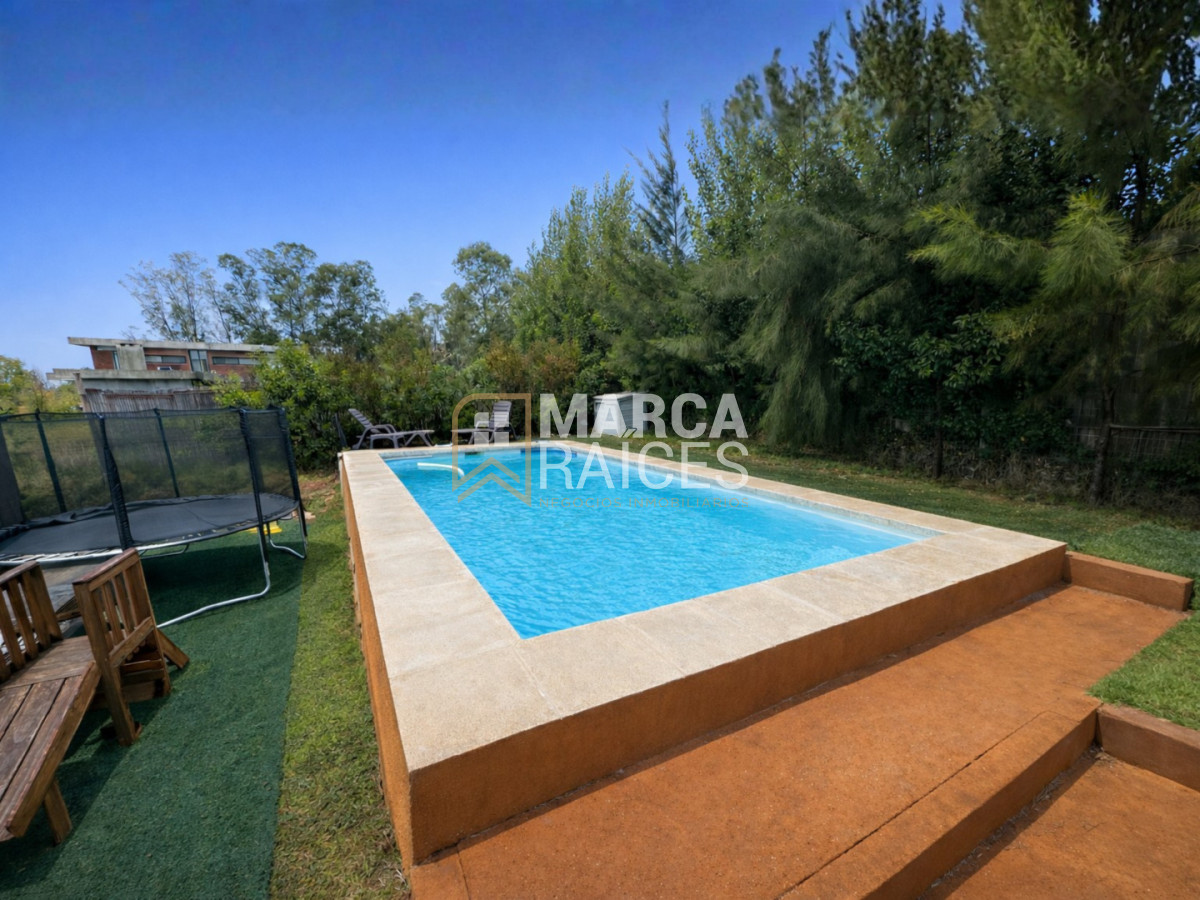 Casa ID.1721 - Venta Casa Premium 4 Dormitorios 2 Baños Cumbres de Carrasco (Barrio Privado) Canelones