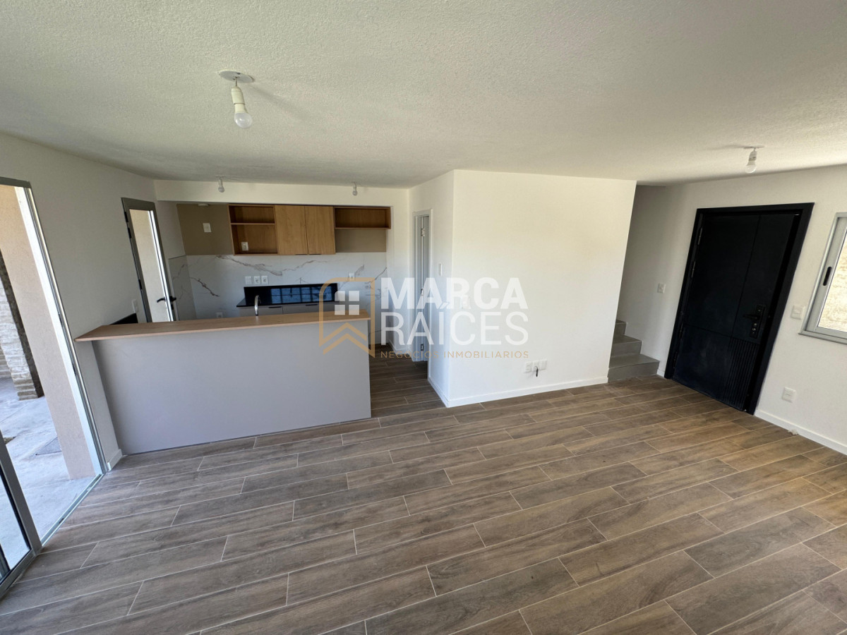 Casa ID.1810 - Venta Casa 3 Dormitorios en Ciudad de la Costa - Jardín Privado - Ley de Vivienda Promovida Aptas Banco Cochera Doble Canelones