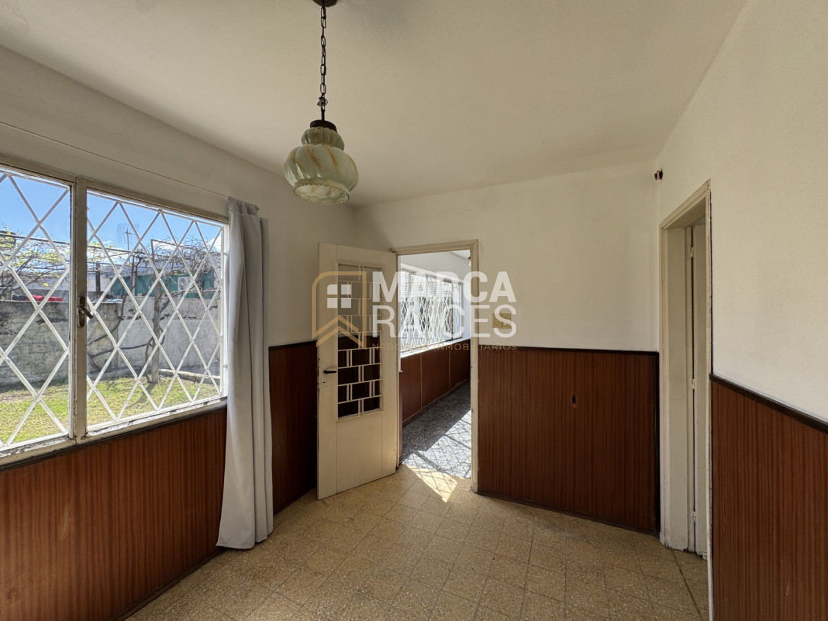 Casa ID.2763 - Venta Casa 4 Dormitorios Las Acacias, a una cuadra y media de Av. General Flores Montevideo
