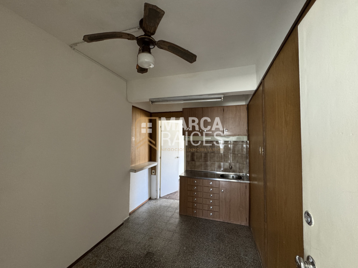 Casa ID.2763 - Venta Casa 4 Dormitorios Las Acacias, a una cuadra y media de Av. General Flores Montevideo