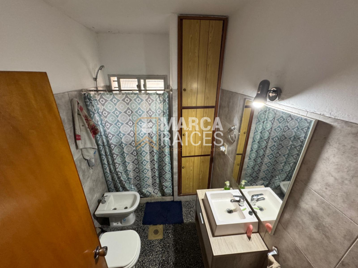 Casa ID.2027 - Venta Casa 3 Dormitorios 2 Baños Garage Patio Parrillero La Comercial Montevideo