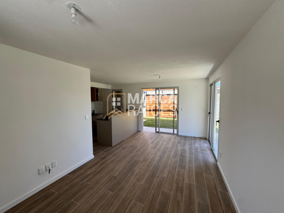 Casa ID.1508 - Venta Casa 3 Dormitorios en Ciudad de la Costa - Jardín Privado - Ley de Vivienda Promovida Aptas Banco Cochera Doble Canelones