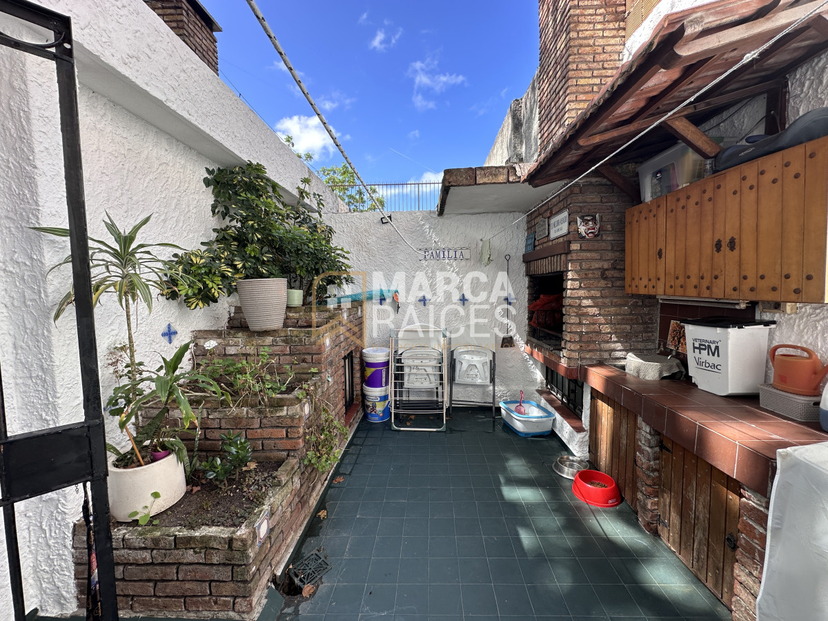 Casa ID.1073 - Venta Casa 4 Dormitorios 3 Baños Patio con Parrillero Parque Batlle Montevideo