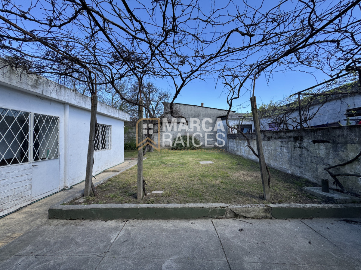 Casa ID.2763 - Venta Casa 4 Dormitorios Las Acacias, a una cuadra y media de Av. General Flores Montevideo