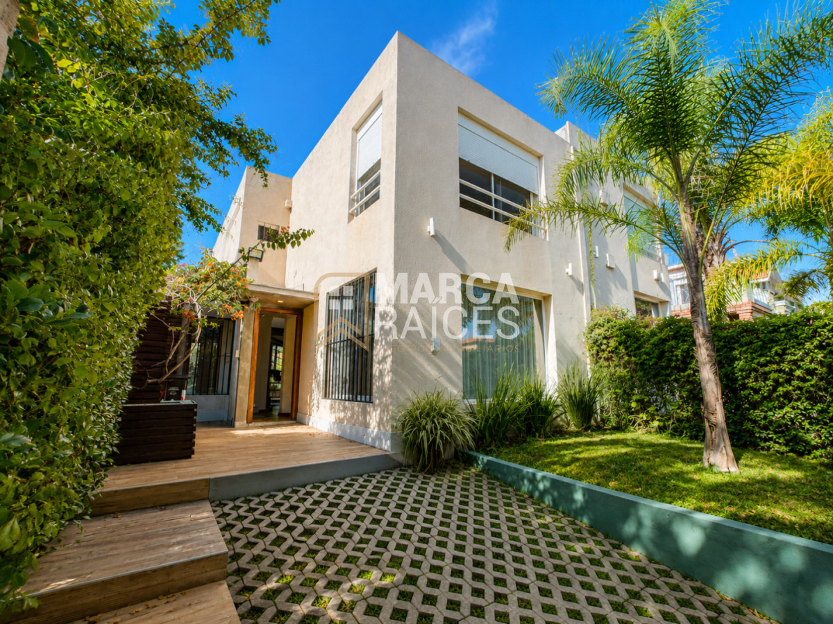 Casa ID.2037 - Venta Casa Ph Independiente 3 Dormitorios 3 Baños Piscina Climatizada Parrillero Cochera Parque Miramar 