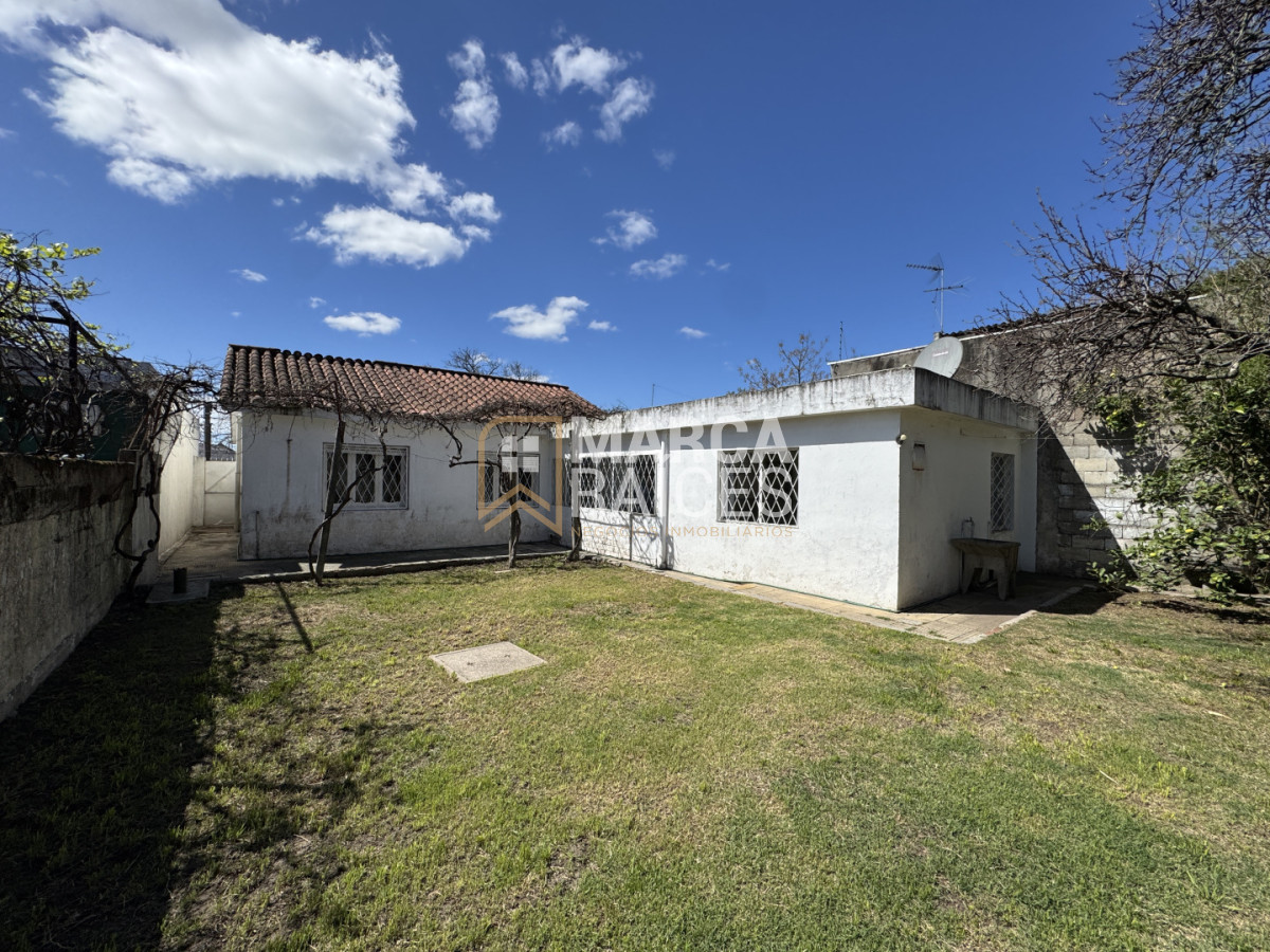 Casa ID.2763 - Venta Casa 4 Dormitorios Las Acacias, a una cuadra y media de Av. General Flores Montevideo