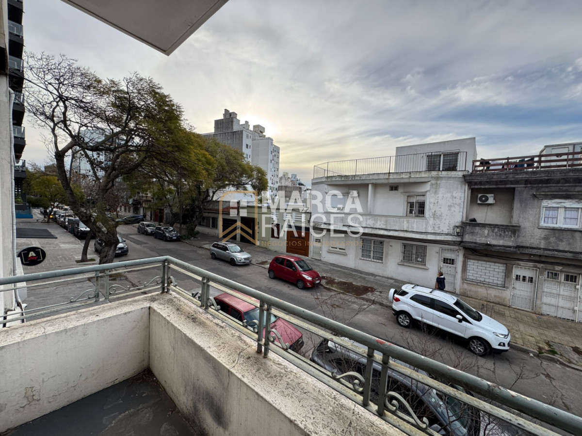Casa ID.2580 - Alquiler Casa Pocitos 3 dormitorios 3 baños Terraza con parrillero Ideal Vivienda o Empresa Pocitos Montevideo