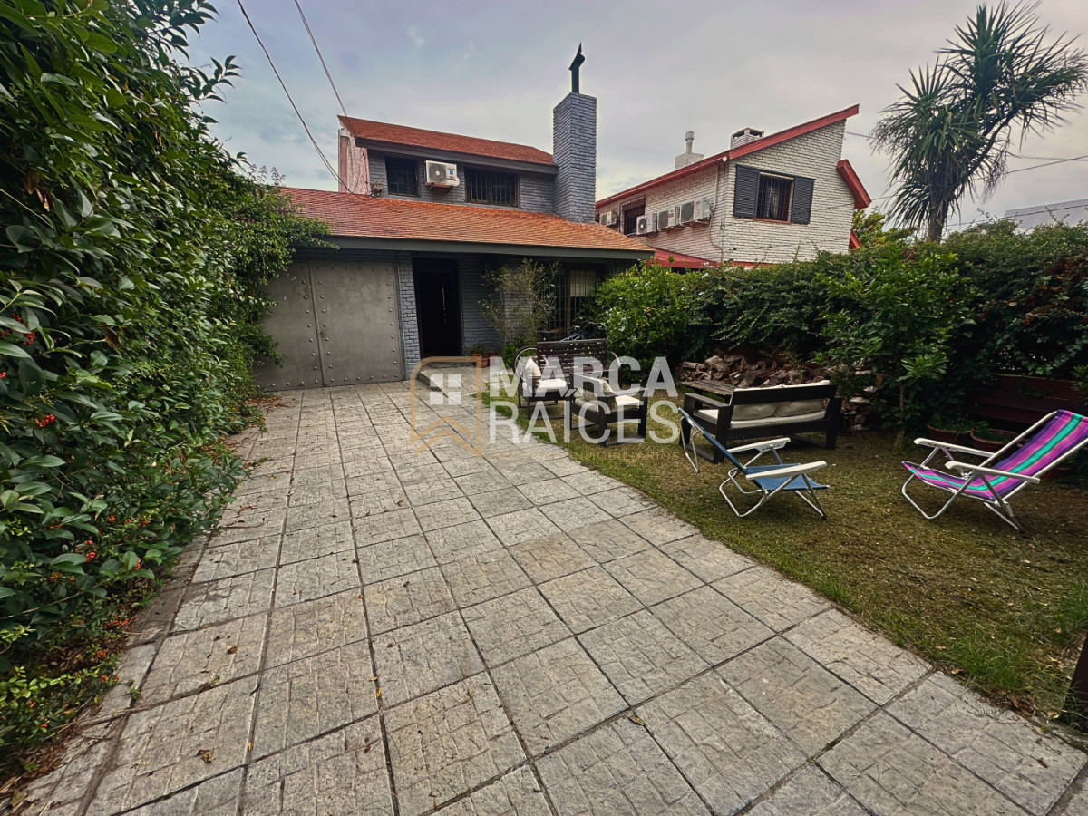 Casa ID.1907 - Venta Casa PH 3 Dormitorios 2 Baños 2 Pisos 4 Garages Parrillero Carrasco Sur Montevideo