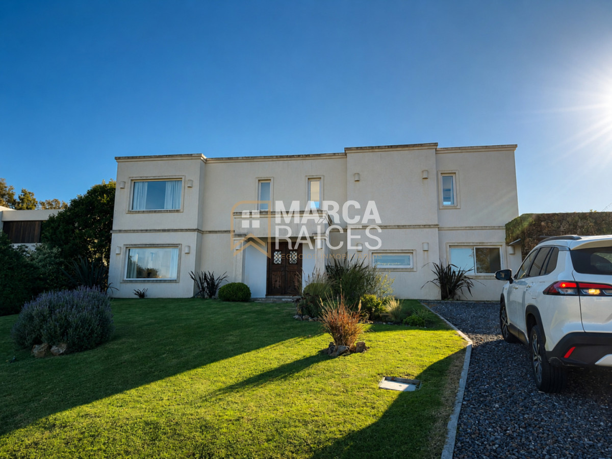 Casa ID.1803 - Venta Casa Premium Altos de La Tahona 4 Dormitorios 4 Baños
