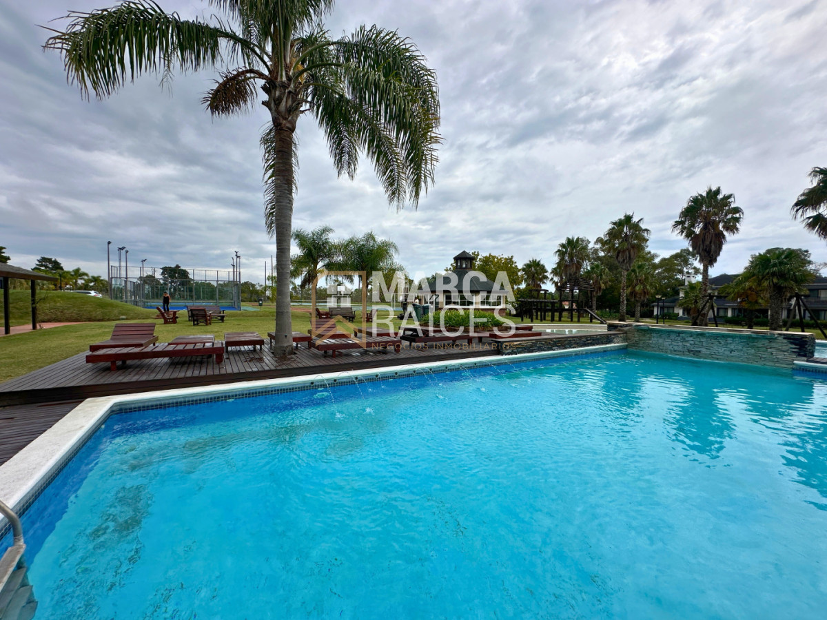 Casa ID.1721 - Venta Casa Premium 4 Dormitorios 2 Baños Cumbres de Carrasco (Barrio Privado) Canelones