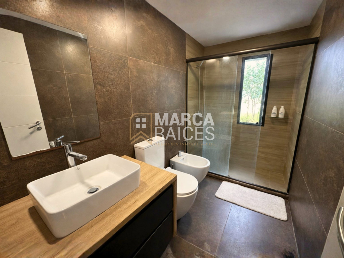 Casa ID.1721 - Venta Casa Premium 4 Dormitorios 2 Baños Cumbres de Carrasco (Barrio Privado) Canelones