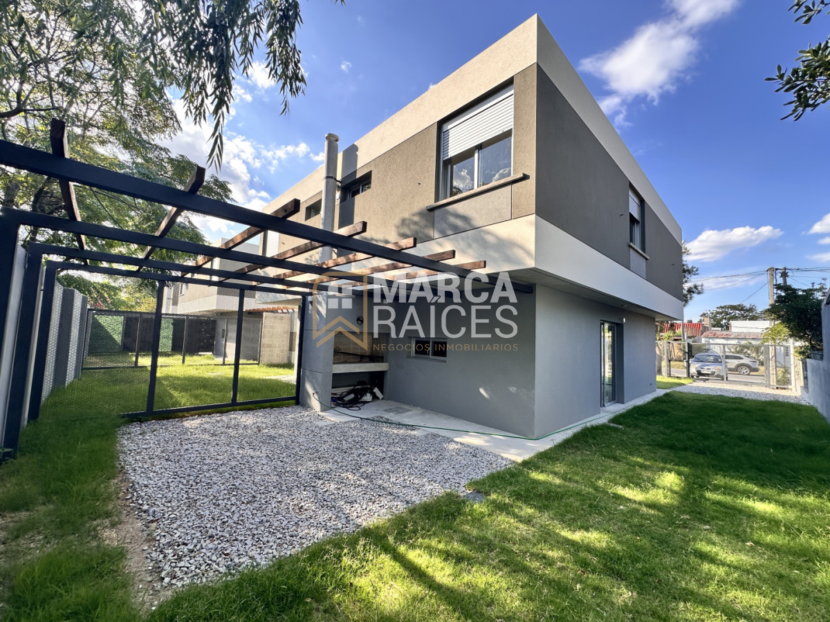 Casa ID.1514 - Casa a Estrenar 3 Dormitorios 2 baños con Jardín fondo y Cochera en Solymar Sur Canelones