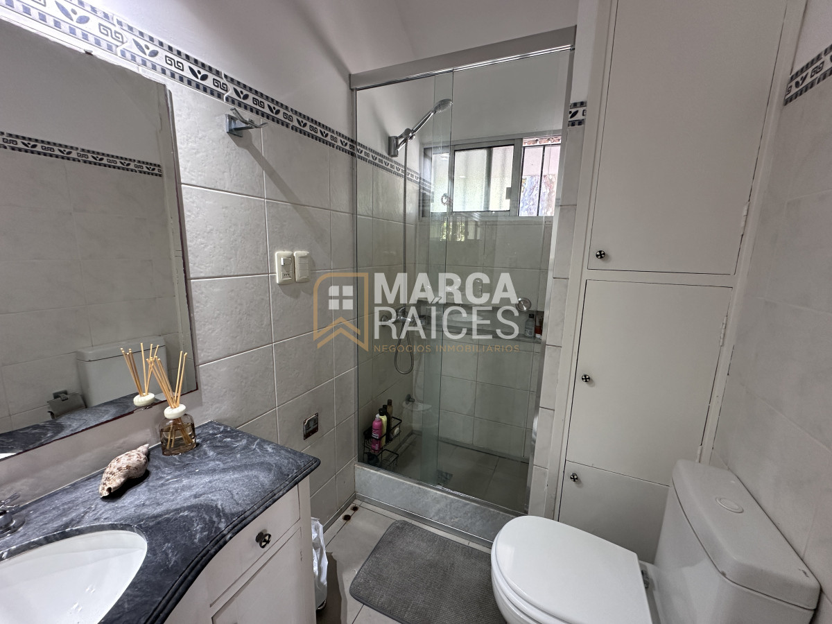 Casa ID.1073 - Venta Casa 4 Dormitorios 3 Baños Patio con Parrillero Parque Batlle Montevideo
