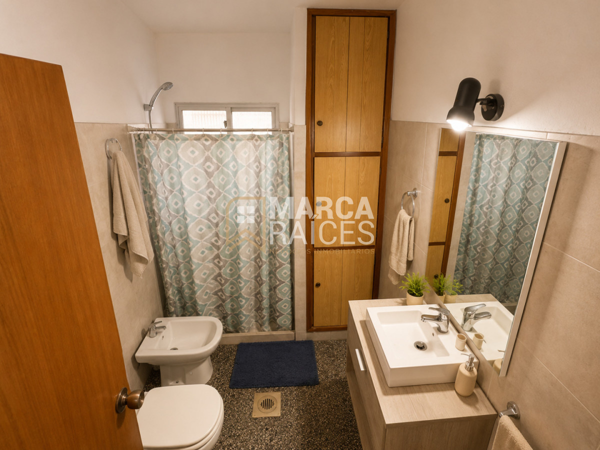 Casa ID.2027 - Venta Casa 3 Dormitorios 2 Baños Garage Patio Parrillero La Comercial Montevideo
