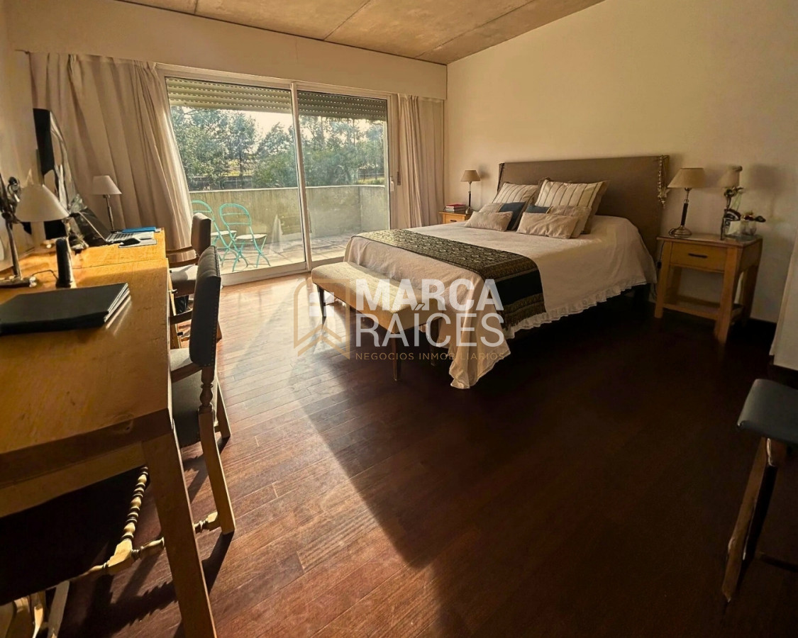 Casa ID.1800 - Casa en Venta Premium de 2 Pisos 4 Dormitorios 4 Baños Doble Garage Altos de La Tahona