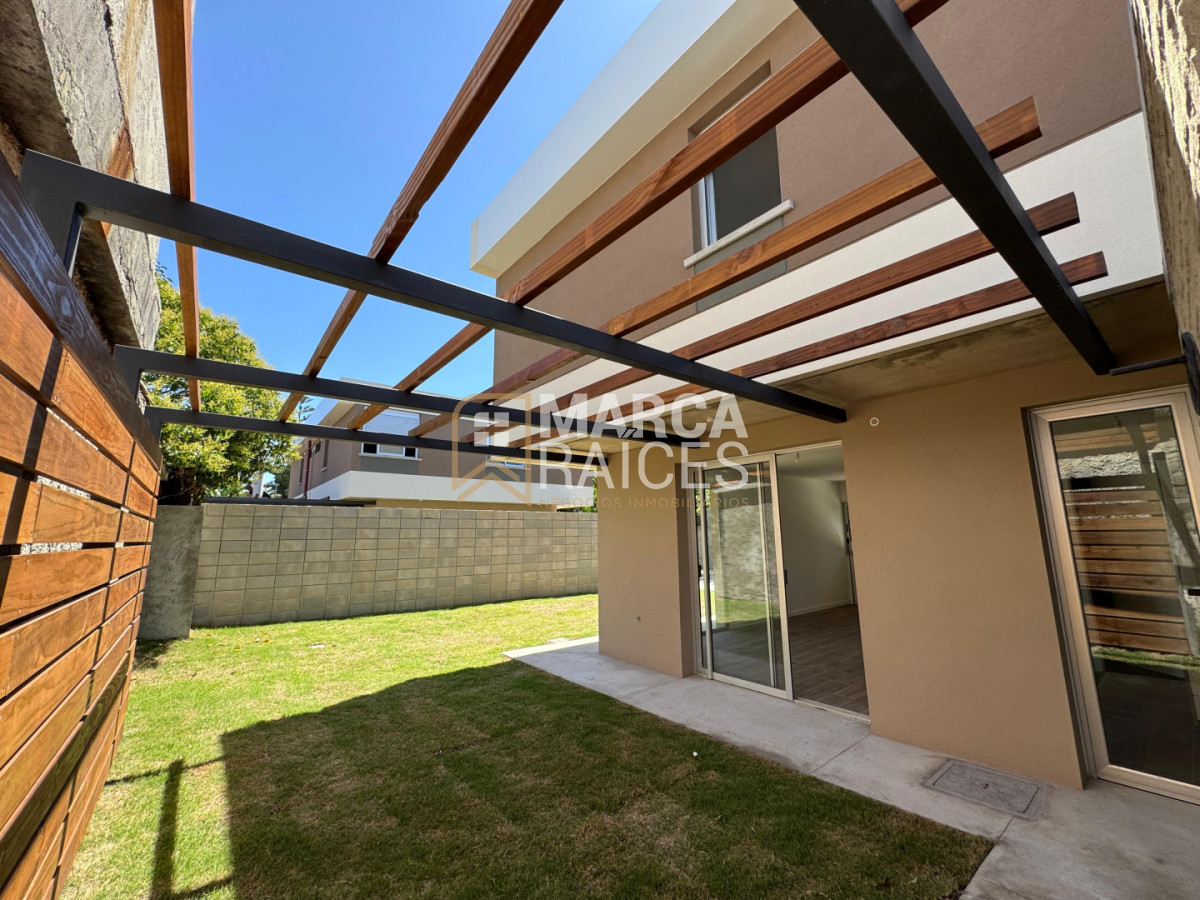 Casa ID.1508 - Venta Casa 3 Dormitorios en Ciudad de la Costa - Jardín Privado - Ley de Vivienda Promovida Aptas Banco Cochera Doble Canelones