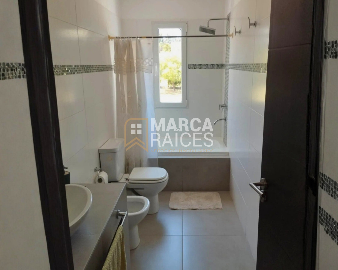 Casa ID.1803 - Casa en Venta Premium Altos de La Tahona 4 Dormitorios 4 Baños