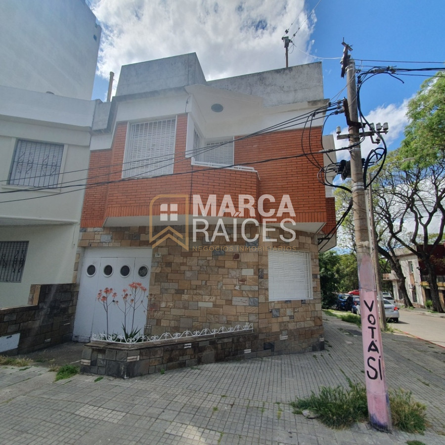 Casa ID.794 - Venta Casa 2 pisos 4 Dormitorios 2 Baños Garage Parque Rodo