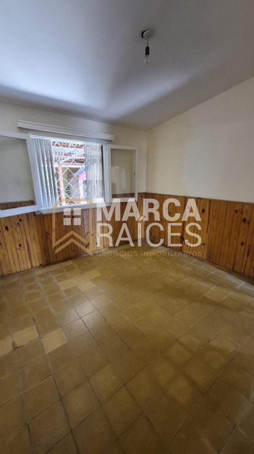 Casa ID.2088 - Alquiler Casa 2 Dormitorios Cocina Definida Living Amplio con Estufa a Leña Cochera Las Acacias Montevideo