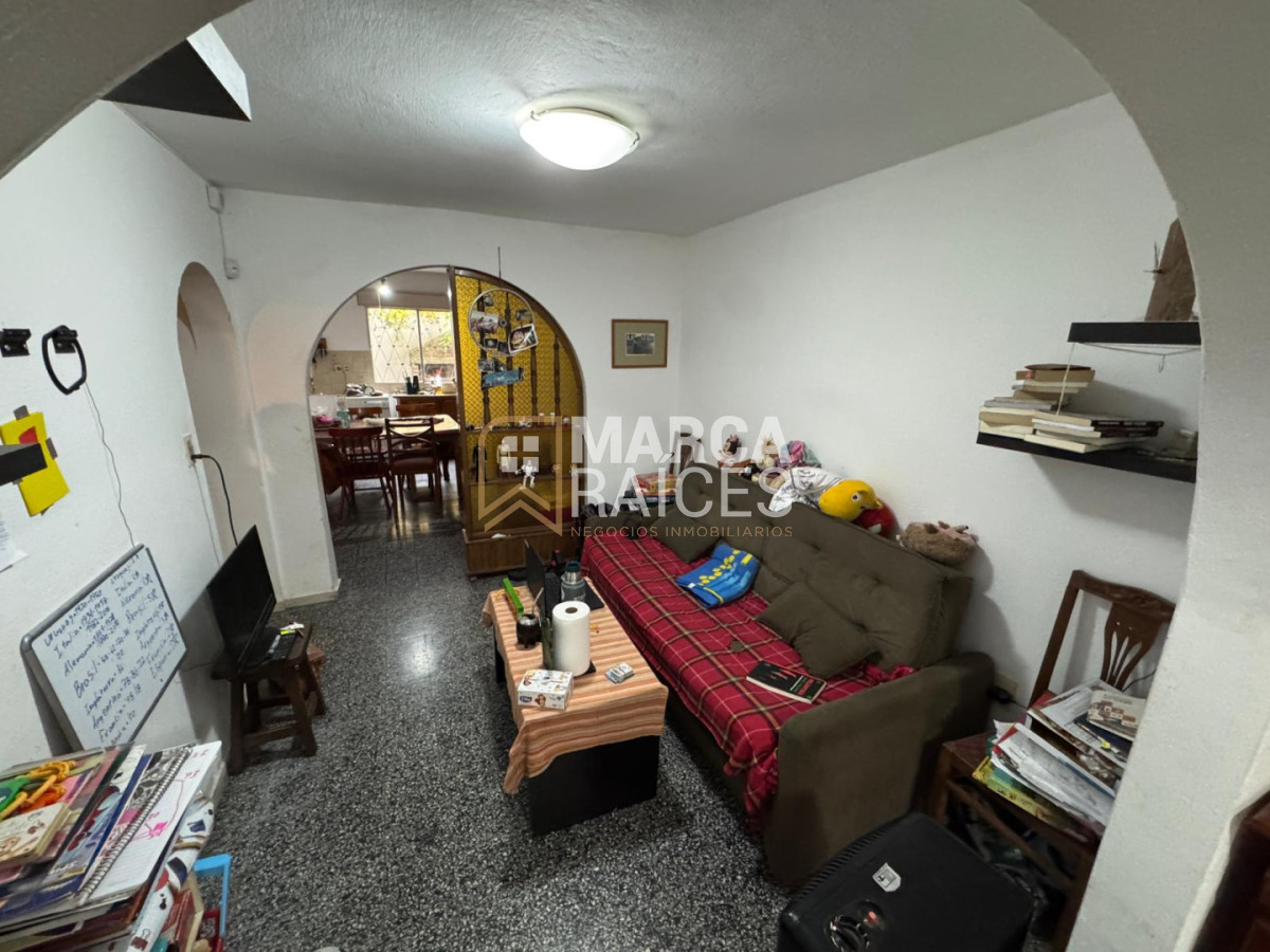 Casa ID.2027 - Venta Casa 3 Dormitorios 2 Baños Garage Patio Parrillero La Comercial Montevideo