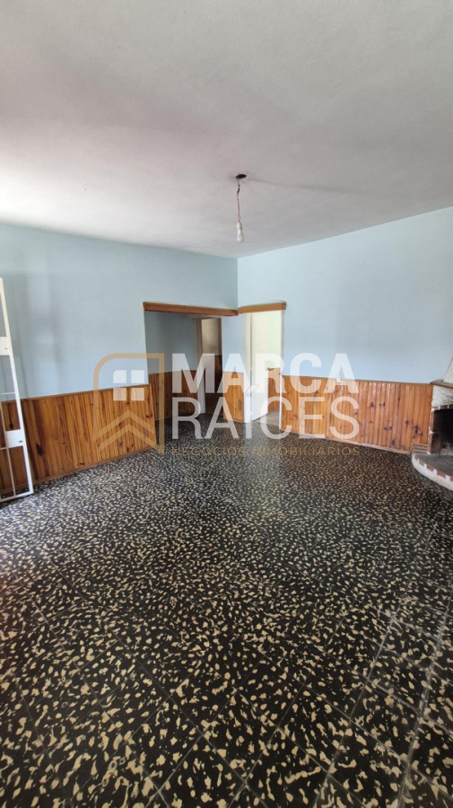 Casa ID.2088 - Alquiler Casa 2 Dormitorios Cocina Definida Living Amplio con Estufa a Leña Cochera Las Acacias Montevideo