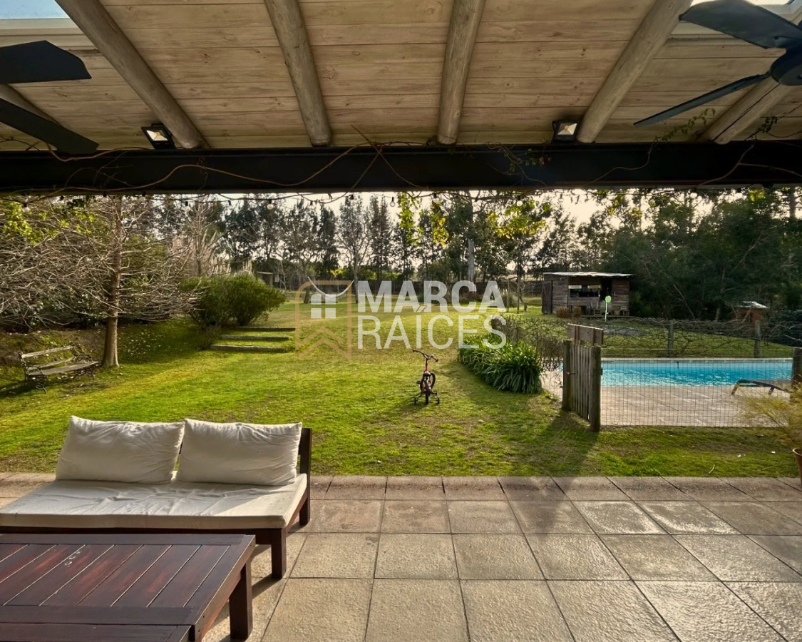 Casa ID.1800 - Casa en Venta Premium de 2 Pisos 4 Dormitorios 4 Baños Doble Garage Altos de La Tahona