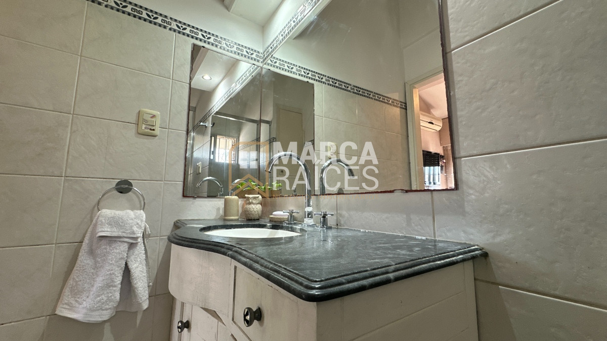 Casa ID.1073 - Venta Casa 4 Dormitorios 3 Baños Patio con Parrillero Parque Batlle Montevideo
