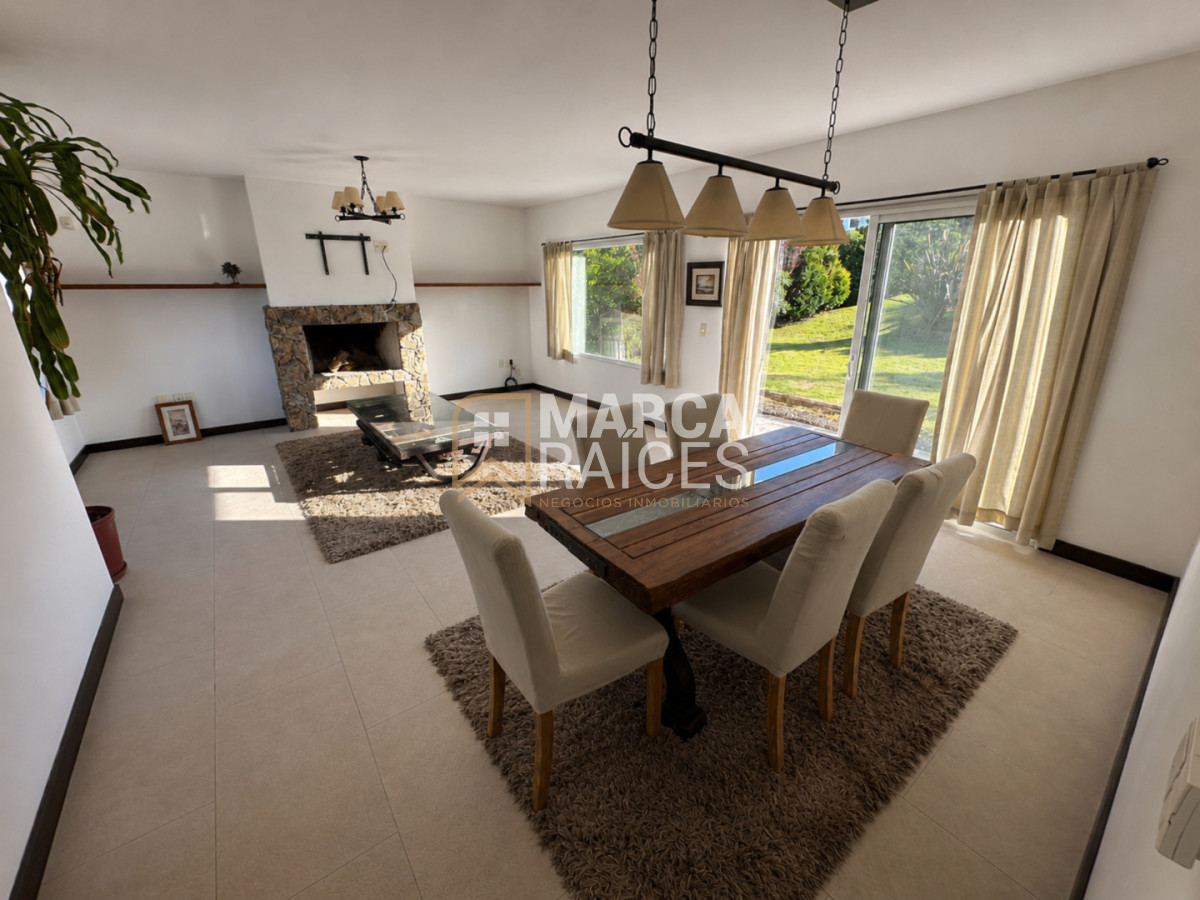 Casa ID.1803 - Venta Casa Premium Altos de La Tahona 4 Dormitorios 4 Baños