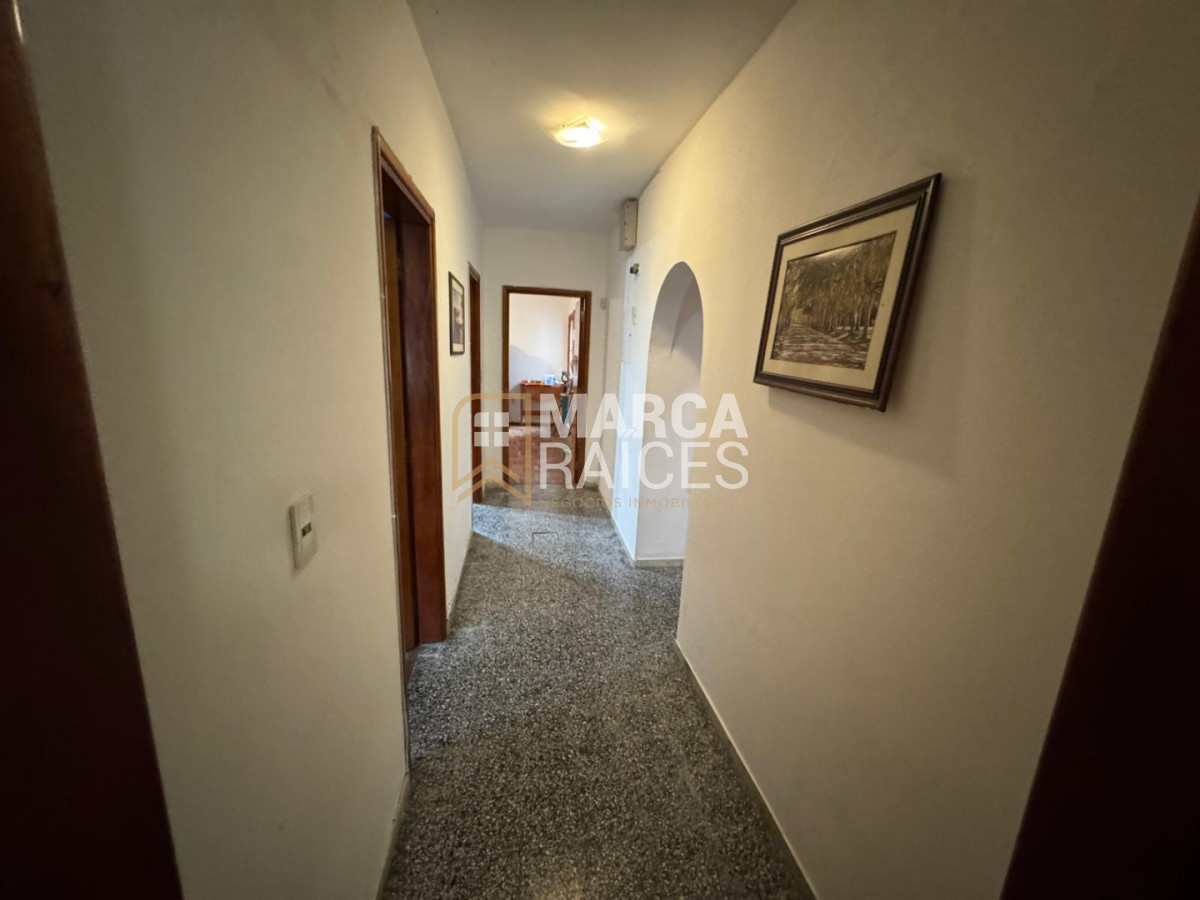Casa ID.2027 - Venta Casa 3 Dormitorios 2 Baños Garage Patio Parrillero La Comercial Montevideo