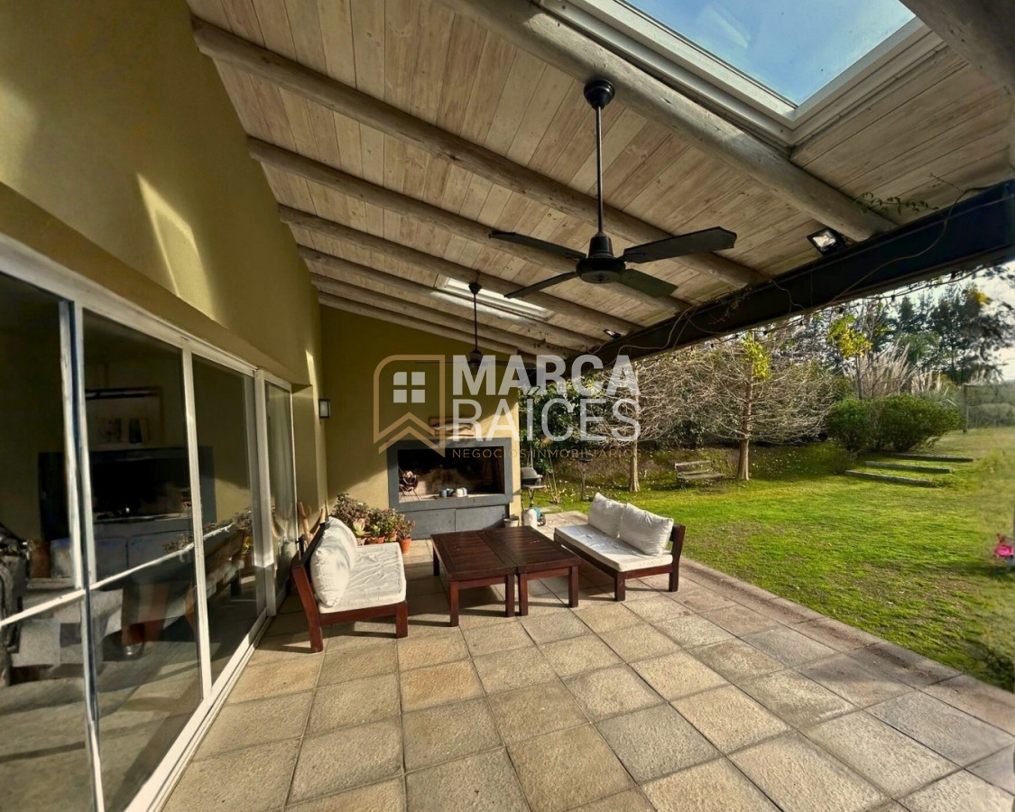 Casa ID.1800 - Casa en Venta Premium de 2 Pisos 4 Dormitorios 4 Baños Doble Garage Altos de La Tahona