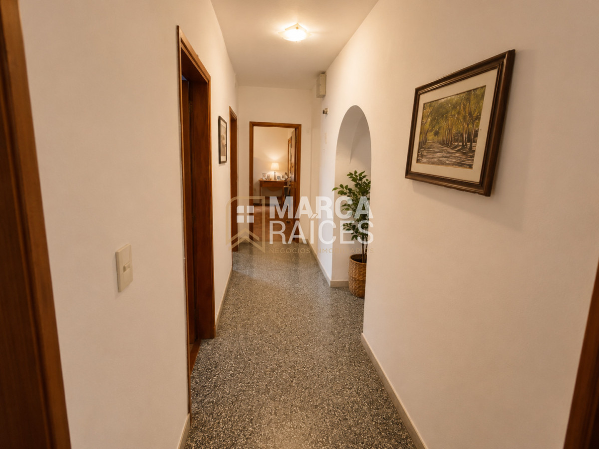 Casa ID.2027 - Venta Casa 3 Dormitorios 2 Baños Garage Patio Parrillero La Comercial Montevideo